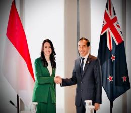PM Selandia Baru Jacinda Ardern (kiri) saat bertemu Presiden RI, Jokowi (foto/int)